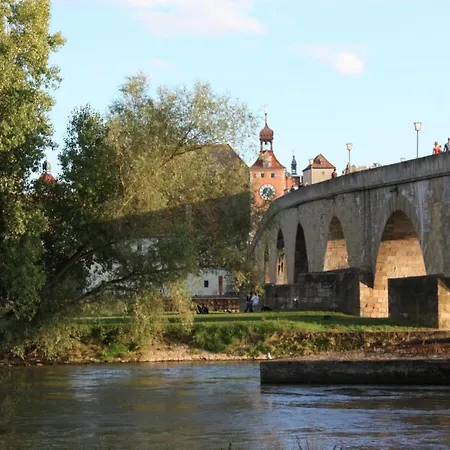 Amy 2* Regensburg